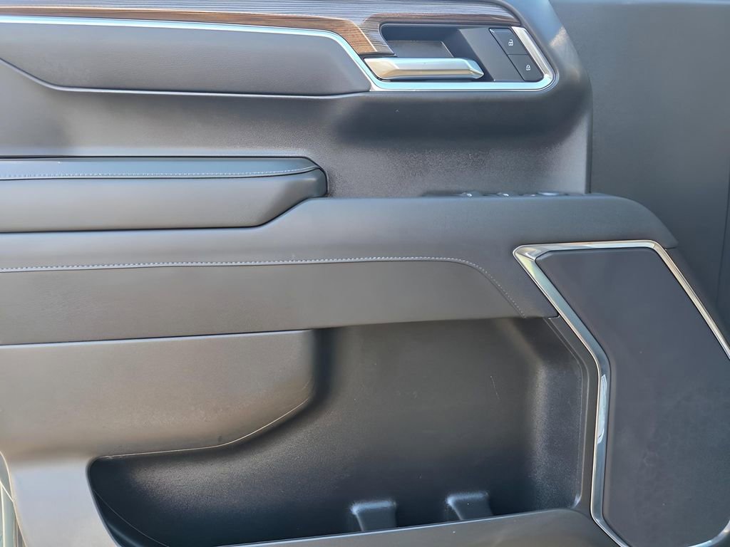 Used 2025 Chevrolet Silverado 1500 LT image 14