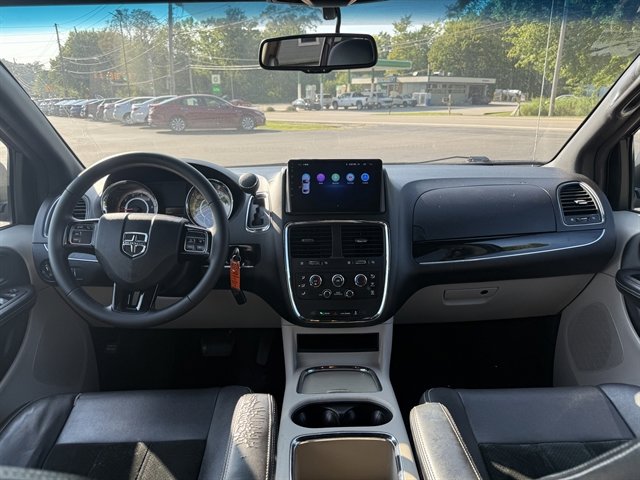 Used 2017 Dodge Grand Caravan SE image 39