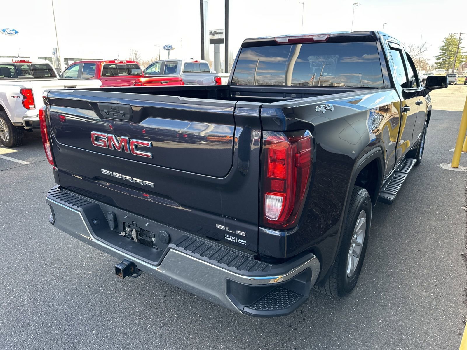 Used 2022 GMC Sierra 1500 SLE image 5