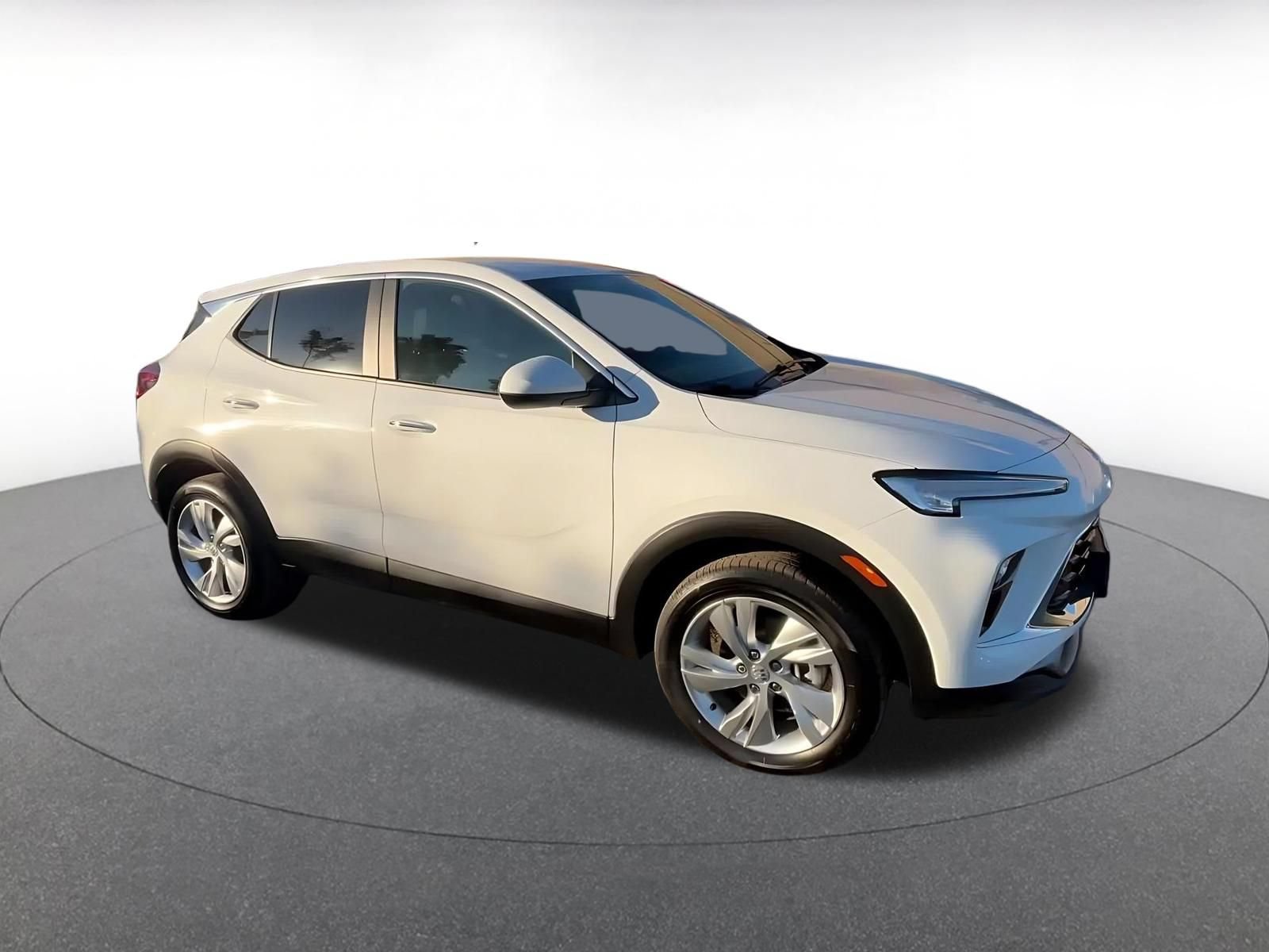 Used 2025 Buick Encore GX Preferred AWD/4WD image 2