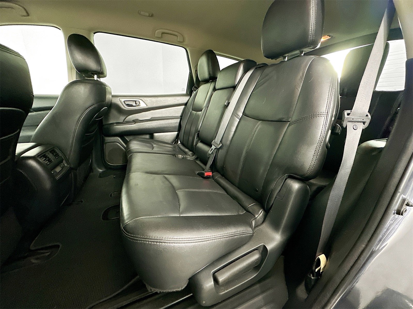 Used 2013 Nissan Pathfinder SV image 23