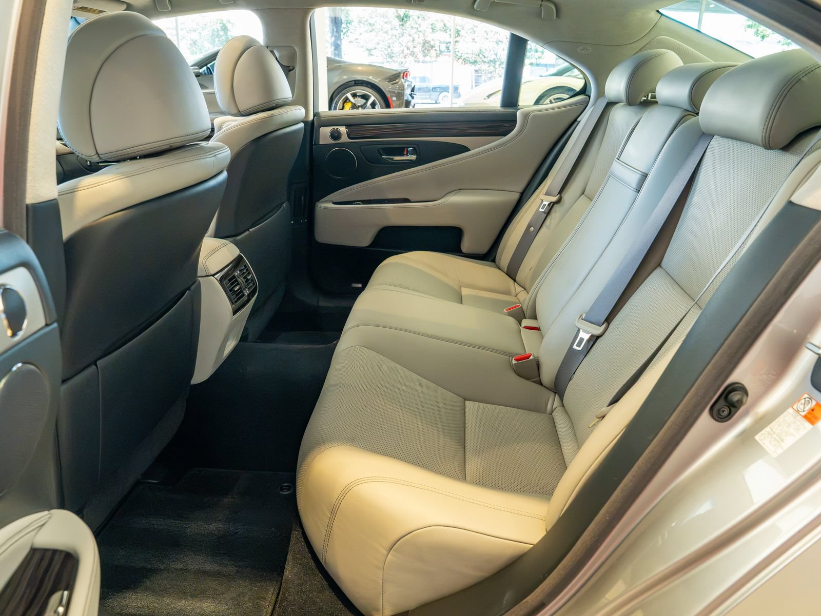 Used 2016 Lexus LS 460 w/ Comfort Package RWD image 14