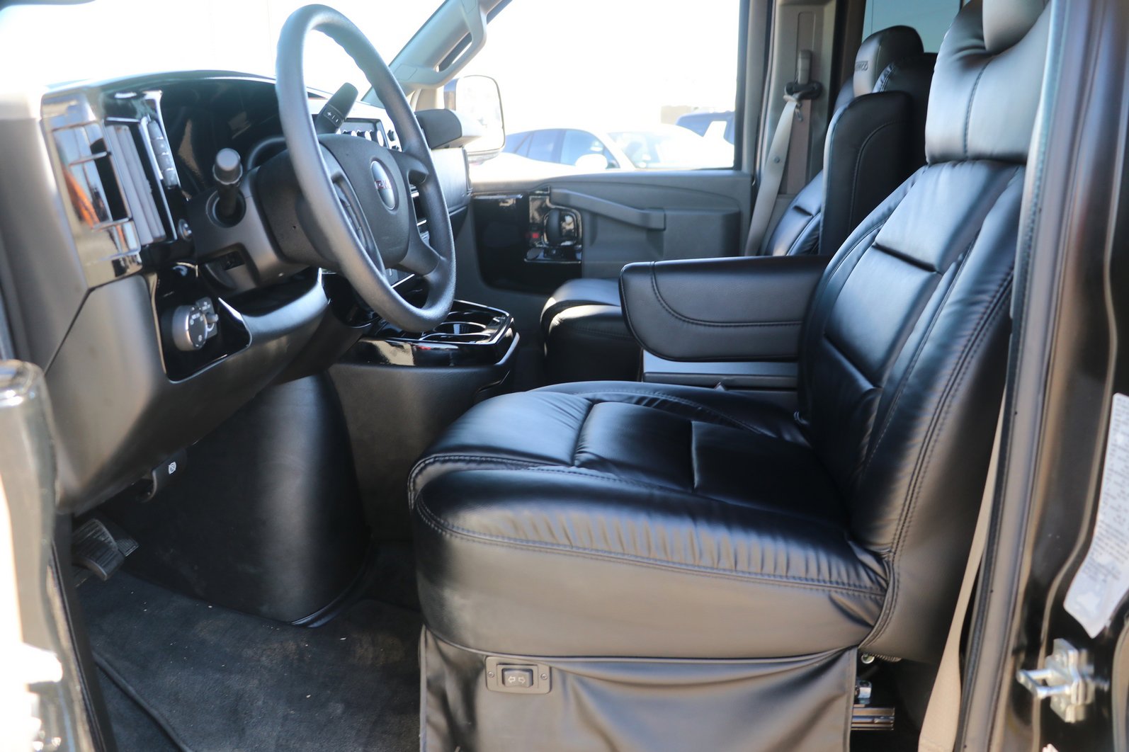 Used 2020 GMC Savana 2500 w/ Enhanced Convenience Package image 13