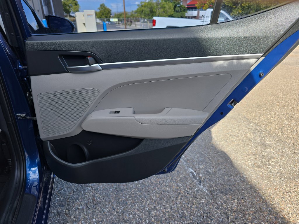Used 2019 Hyundai Elantra SE image 30
