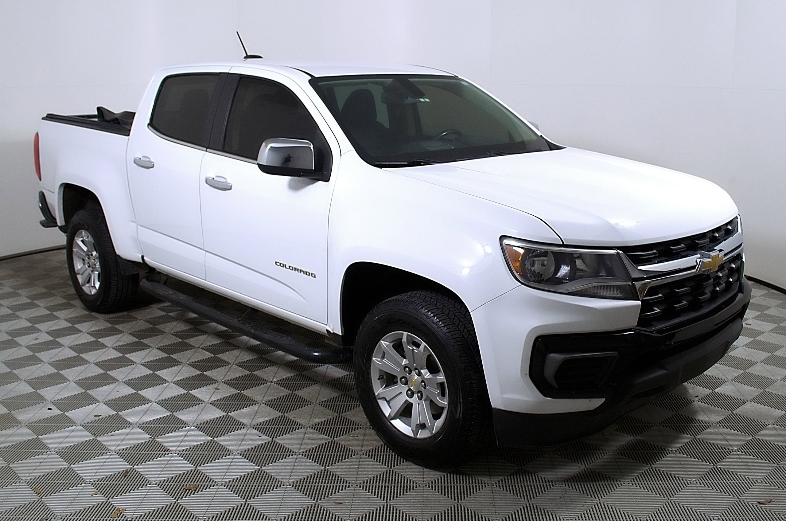 Used 2022 Chevrolet Colorado LT w/ Chrome Appearance Package image 7