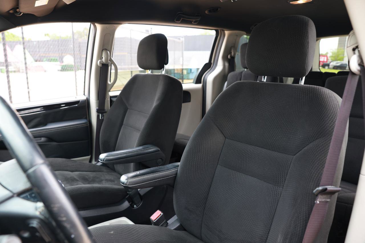Used 2015 Dodge Grand Caravan SE FWD image 8