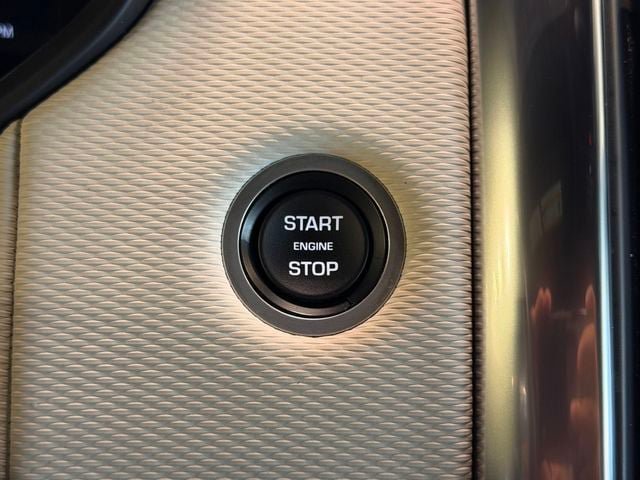 Used 2021 Land Rover Discovery HSE R-Dynamic AWD/4WD image 29