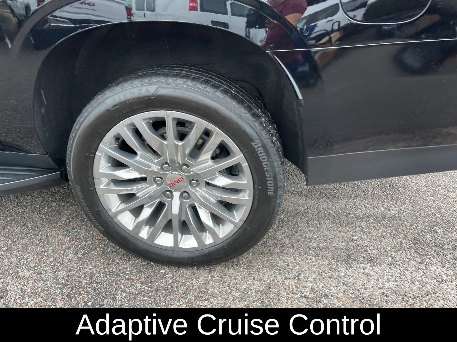 Used 2024 GMC Yukon XL SLT w/ SLT Premium Package image 11