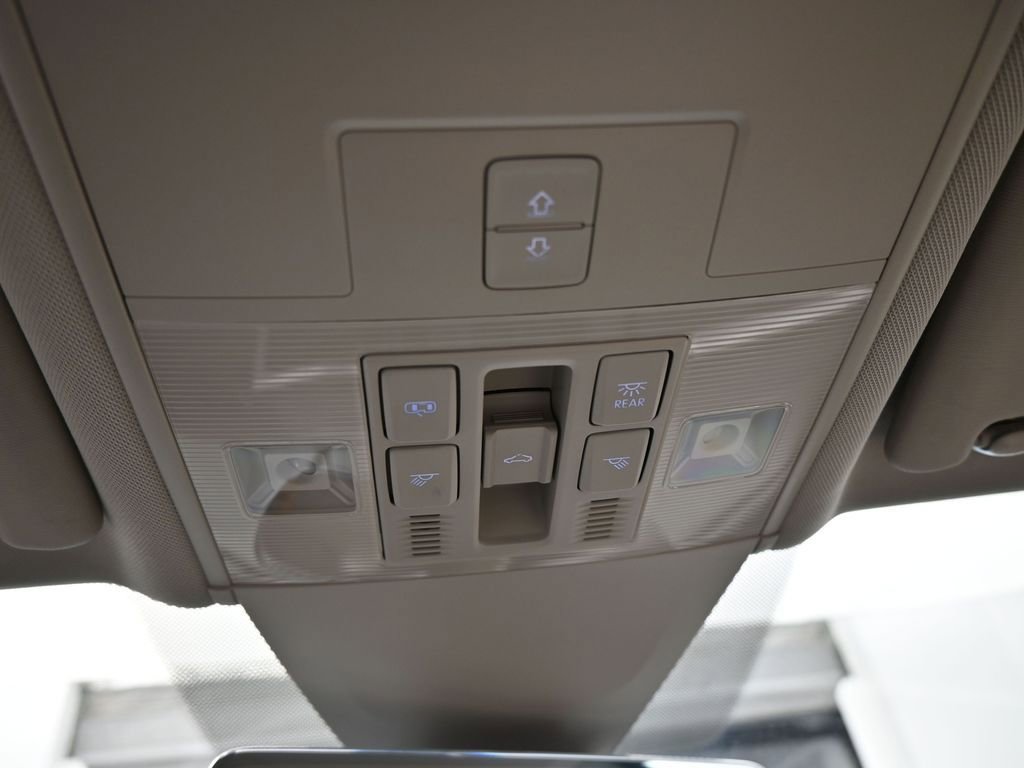 Used 2023 Volkswagen Atlas SEL R-Line image 32