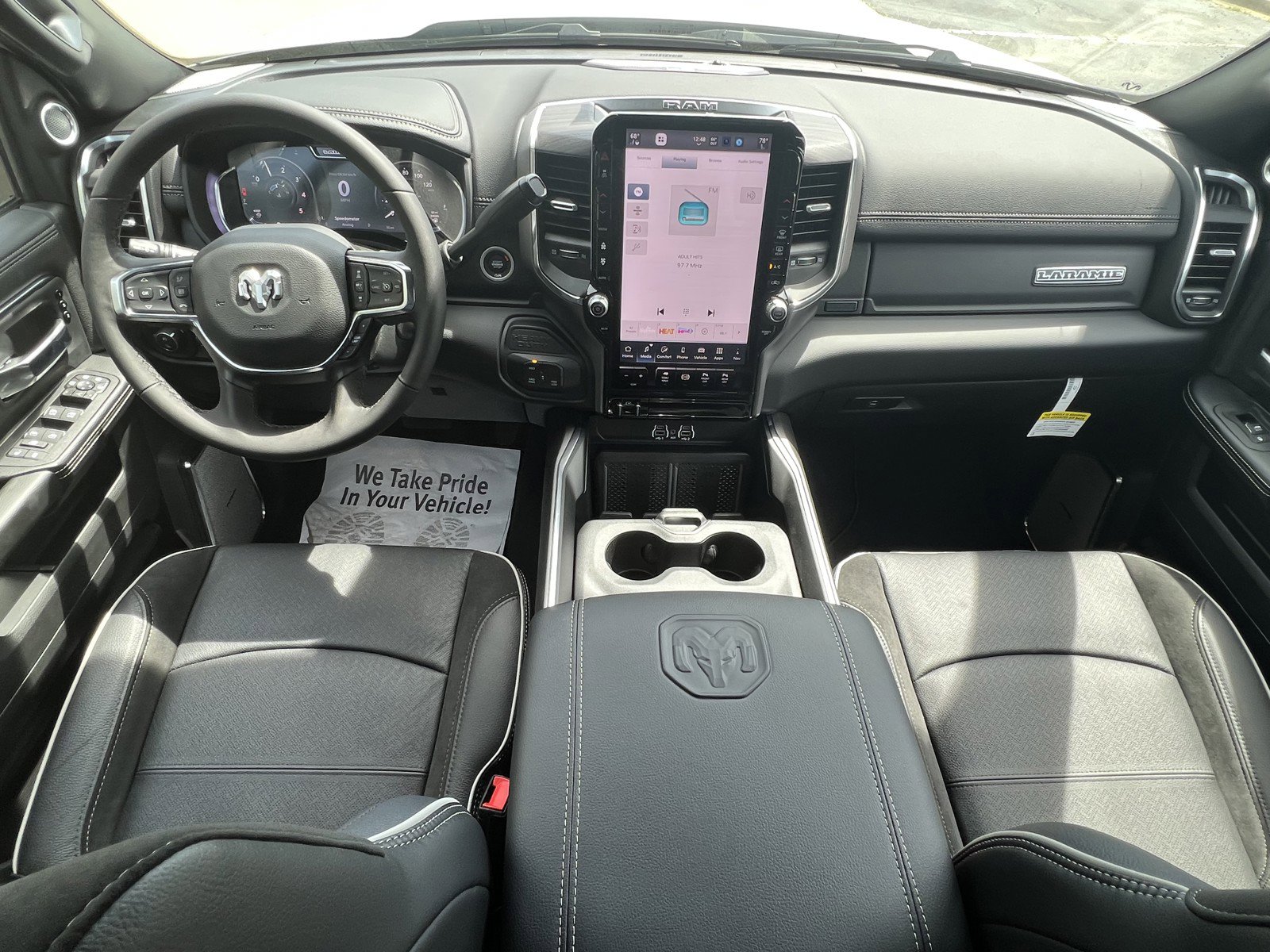New 2026 RAM 2500 Laramie AWD/4WD image 18
