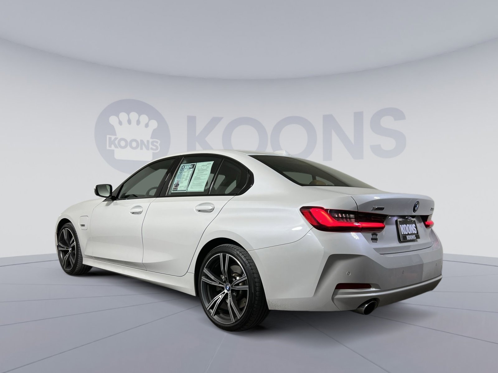 Used 2023 BMW 330e xDrive w/ Premium Package image 4