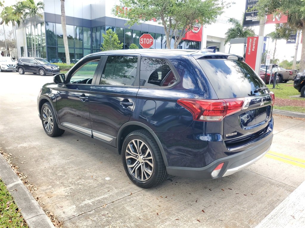 Used 2018 Mitsubishi Outlander ES image 4