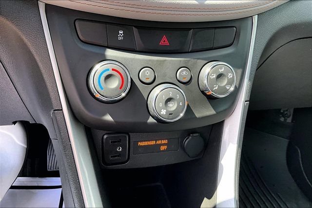 Used 2022 Chevrolet Trax LT w/ LT Convenience Package AWD/4WD image 32