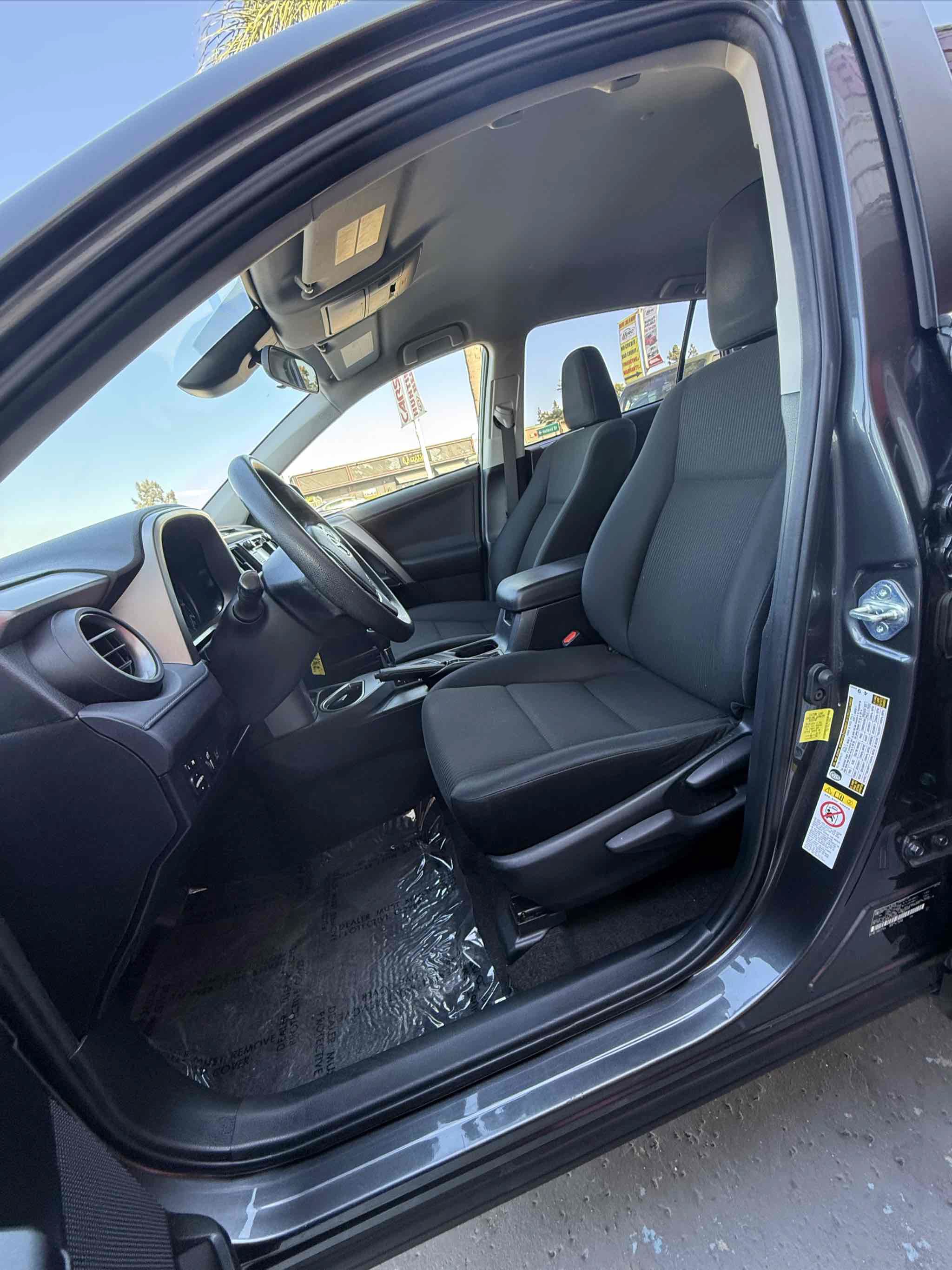 Used 2018 Toyota RAV4 LE w/ All Weather Liner Package FWD image 80