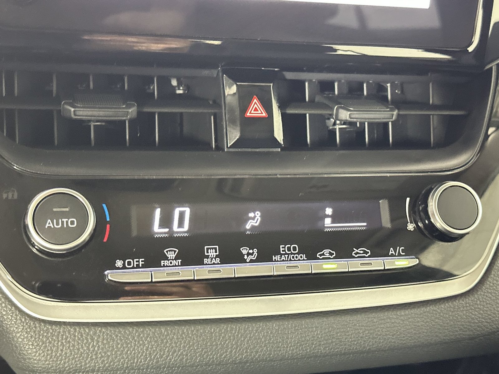 Used 2025 Toyota Corolla LE FWD image 18