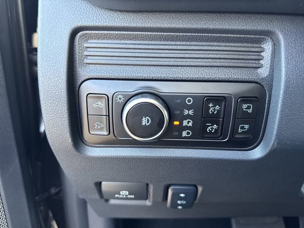 New 2026 Ford F250 Lariat w/ Black Appearance Package image 27