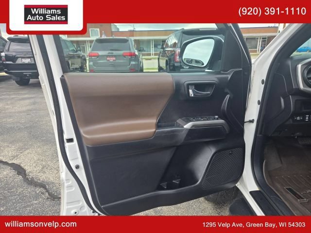 Used 2017 Toyota Tacoma Limited w/ Tow Package AWD/4WD image 11