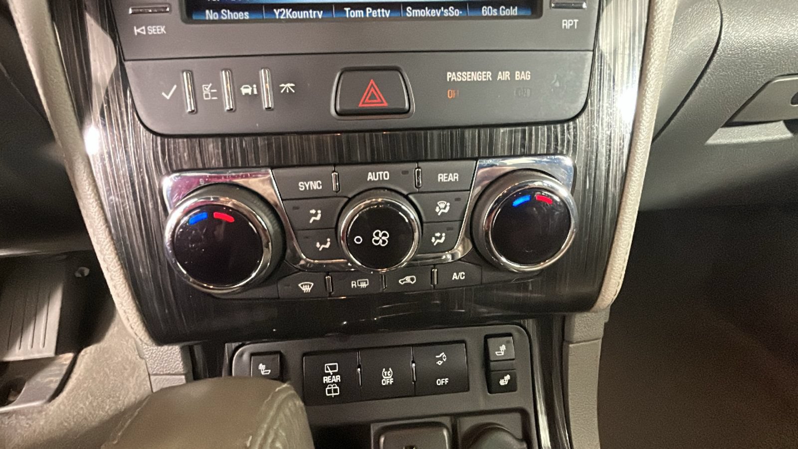 Used 2017 Chevrolet Traverse LT AWD/4WD image 25