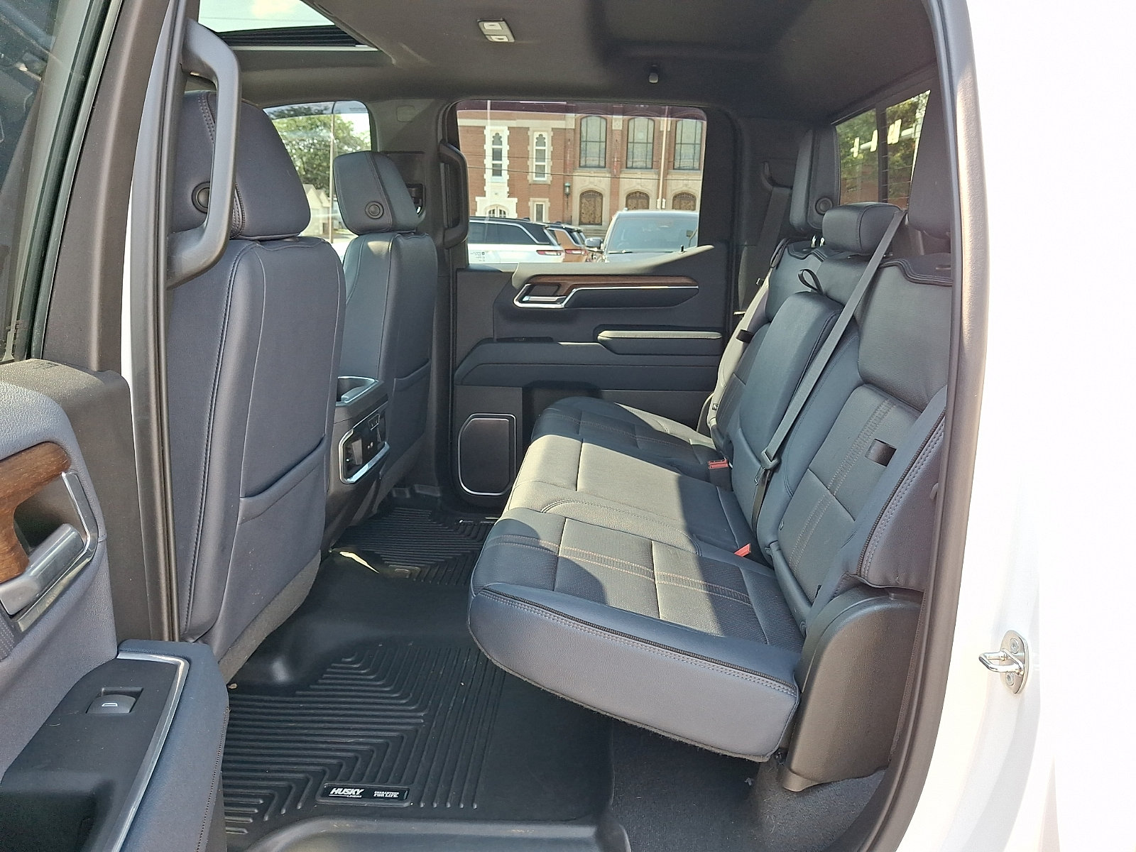Used 2023 Chevrolet Silverado 1500 High Country w/ Technology Package AWD/4WD image 11