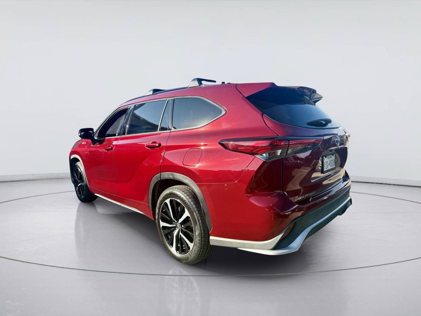 Used 2021 Toyota Highlander XSE FWD image 5