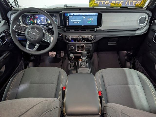 Used 2025 Jeep Wrangler Unlimited Sahara AWD/4WD image 11