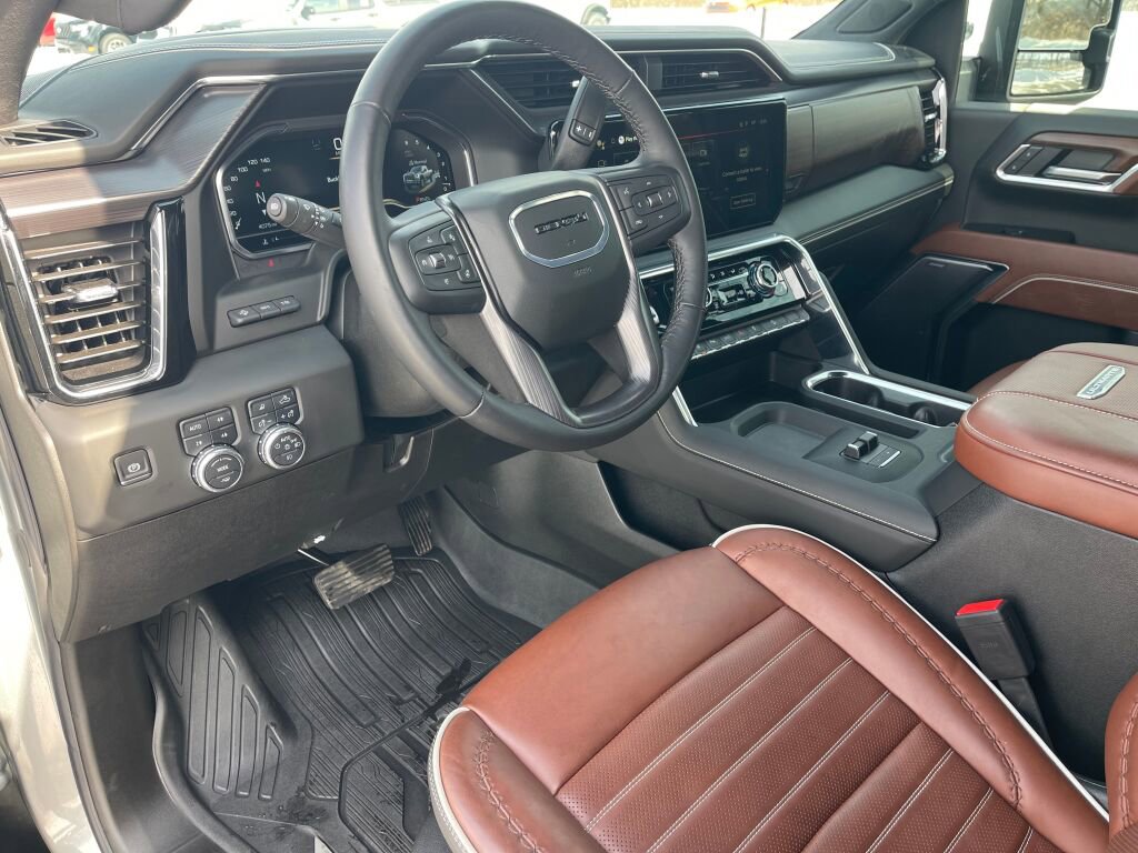 Used 2025 GMC Sierra 2500 Denali Ultimate w/ Max Trailering Package image 5