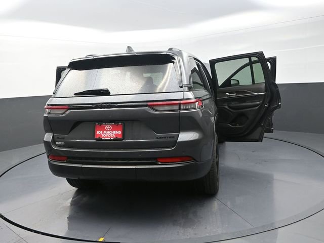 Used 2025 Jeep Grand Cherokee Limited w/ Black Appearance Package AWD/4WD image 45