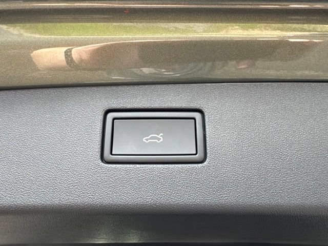 Used 2026 Volkswagen Tiguan SEL R-Line AWD/4WD image 19