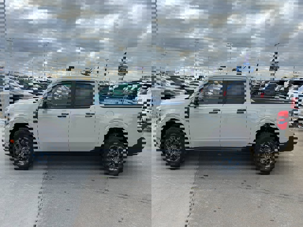 New 2025 Ford Maverick XLT w/ XLT Luxury Package image 4