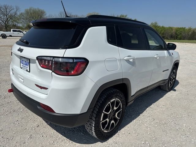 Used 2025 Jeep Compass Trailhawk AWD/4WD image 5