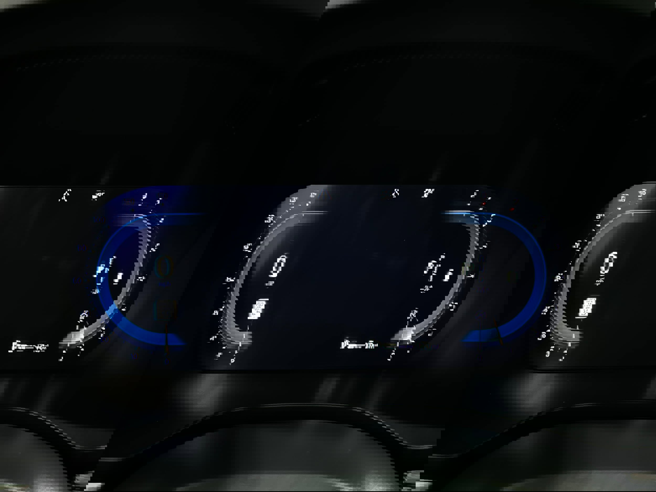 Used 2023 Volvo XC60 B5 Plus image 12