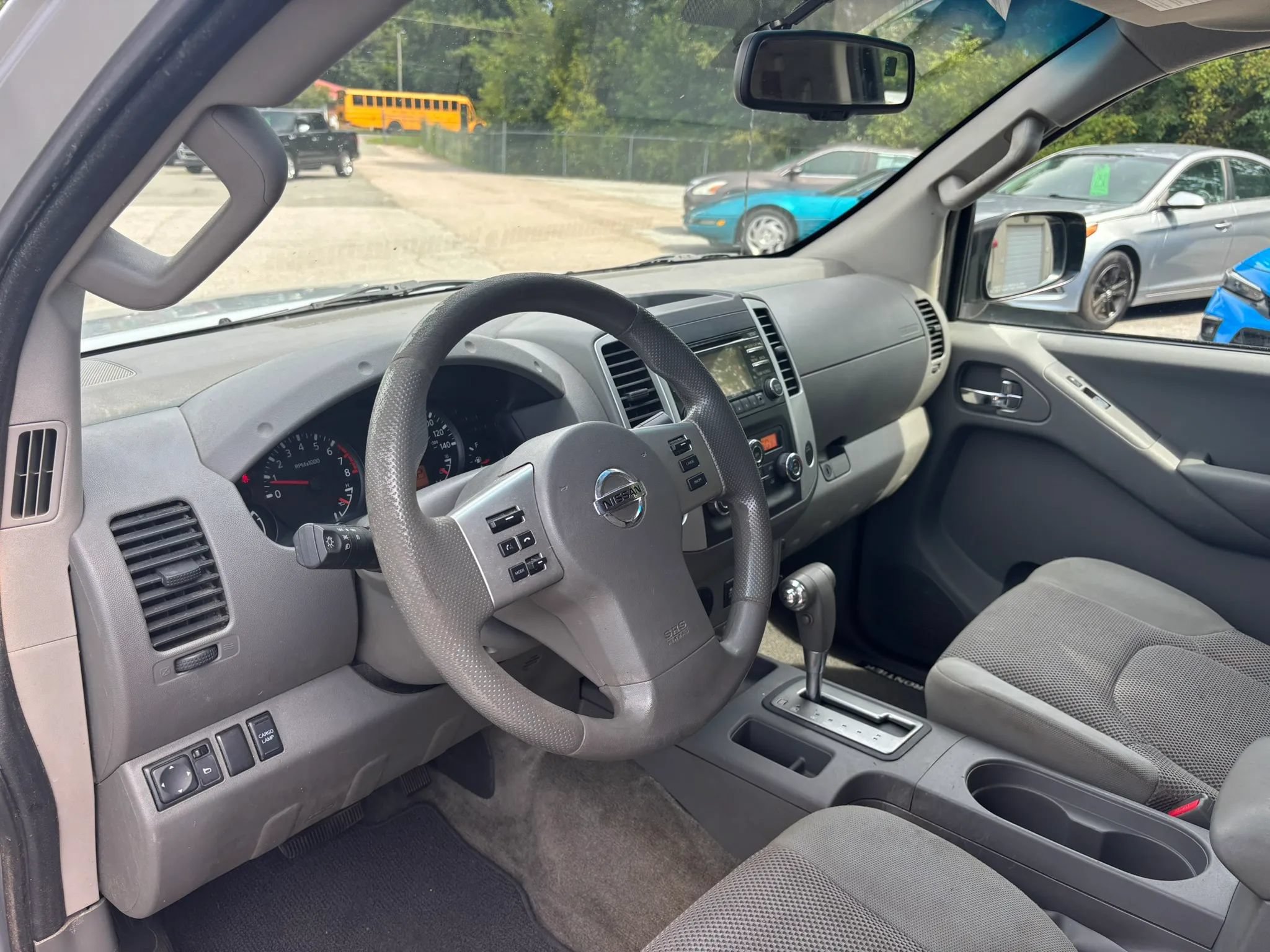 Used 2013 Nissan Frontier SV w/ SV Value Truck Pkg RWD image 10