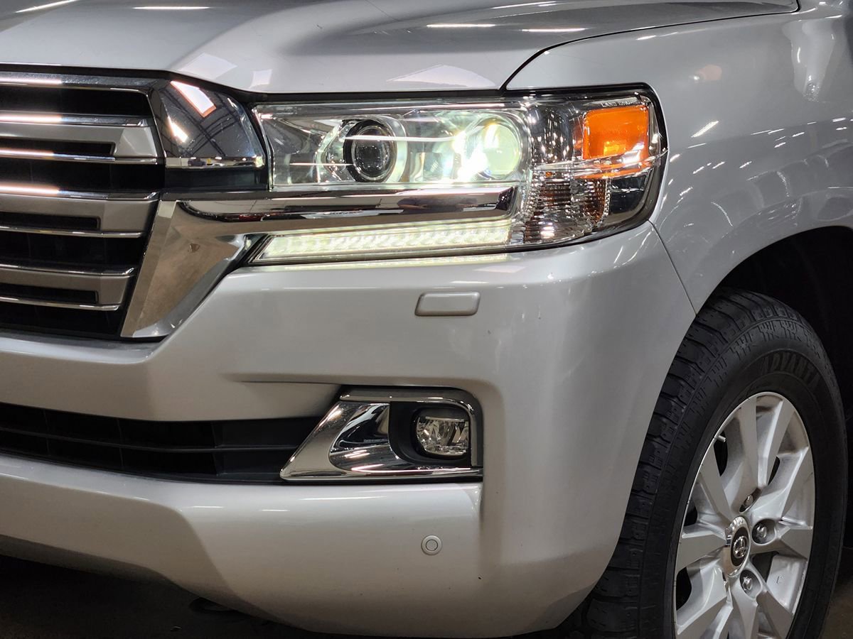 Used 2019 Toyota Land Cruiser image 14