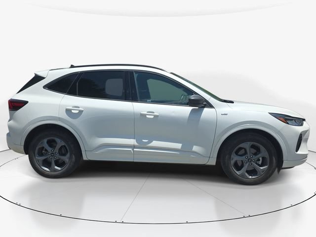 Used 2024 Ford Escape ST-Line w/ Tech Pack #1 FWD image 4