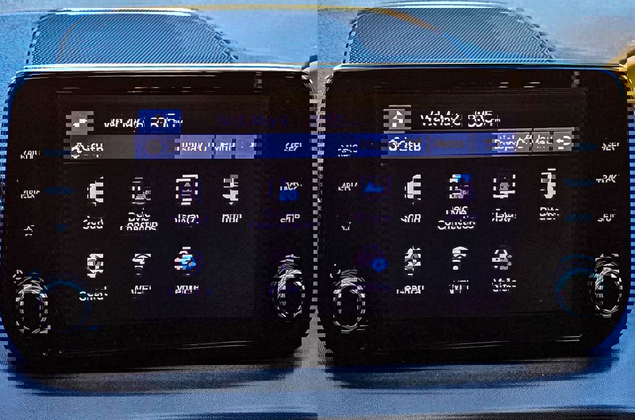 Used 2021 Hyundai Santa Fe SE w/ Cargo Package image 17