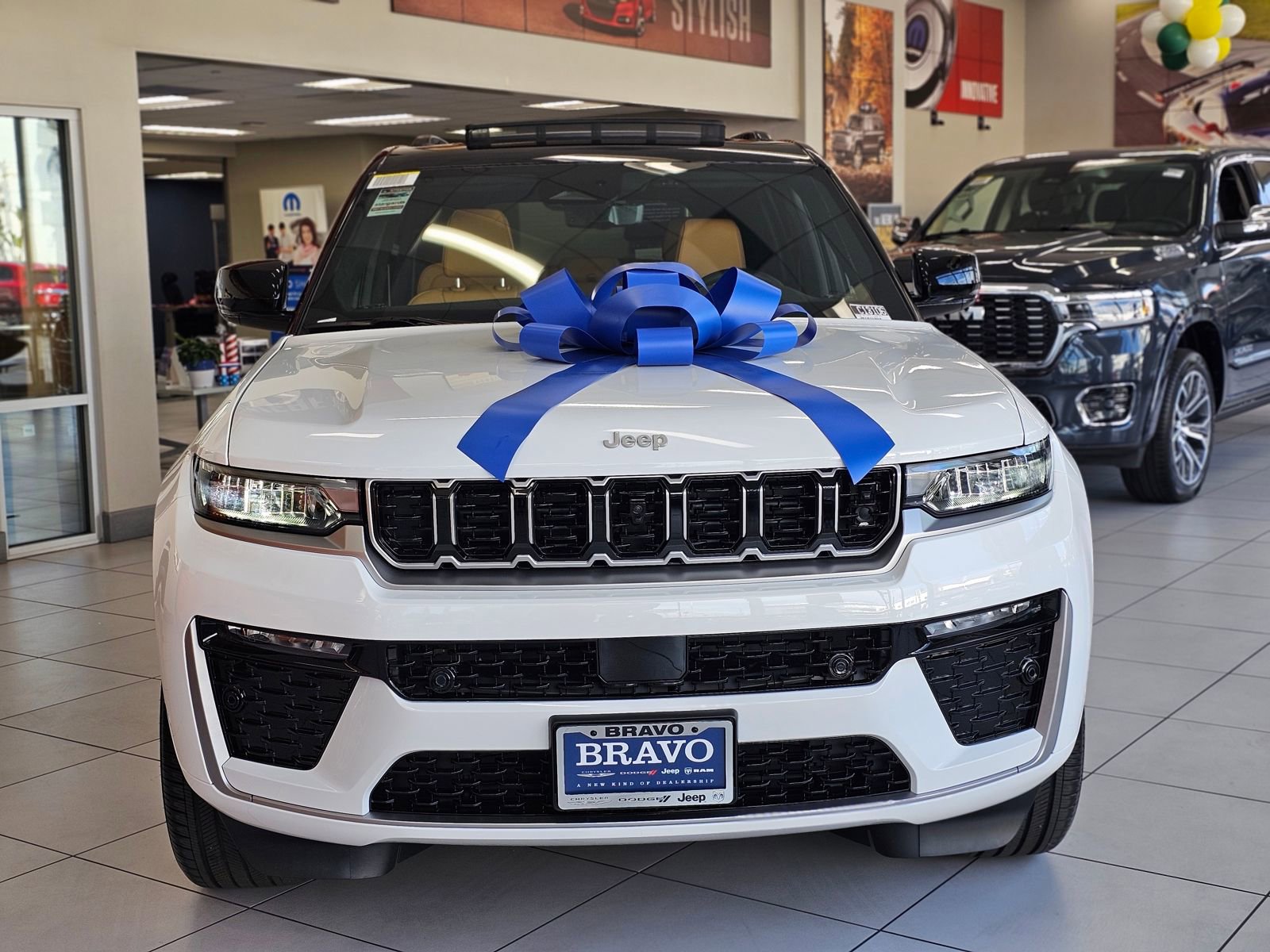 New 2026 Jeep Grand Cherokee Summit image 2