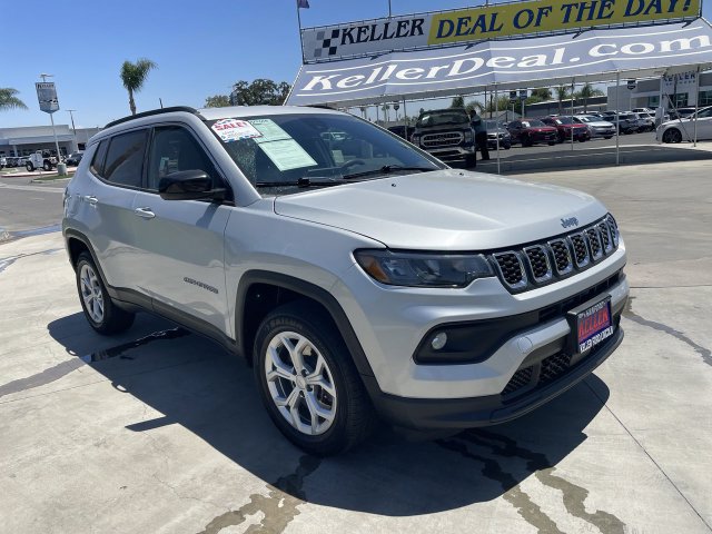 Used 2024 Jeep Compass Latitude AWD/4WD image 2