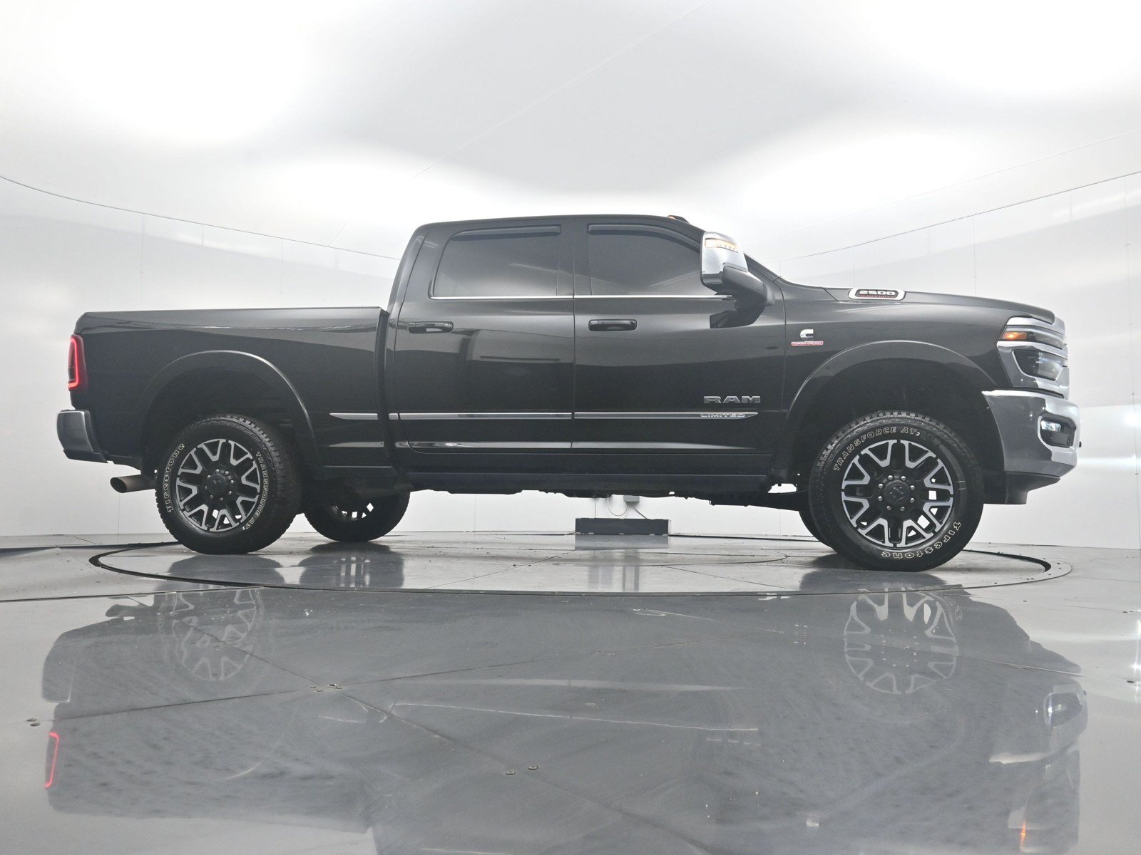 Used 2025 RAM 2500 Limited AWD/4WD image 27