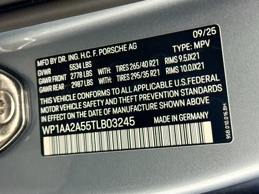Used 2026 Porsche Macan AWD/4WD image 36