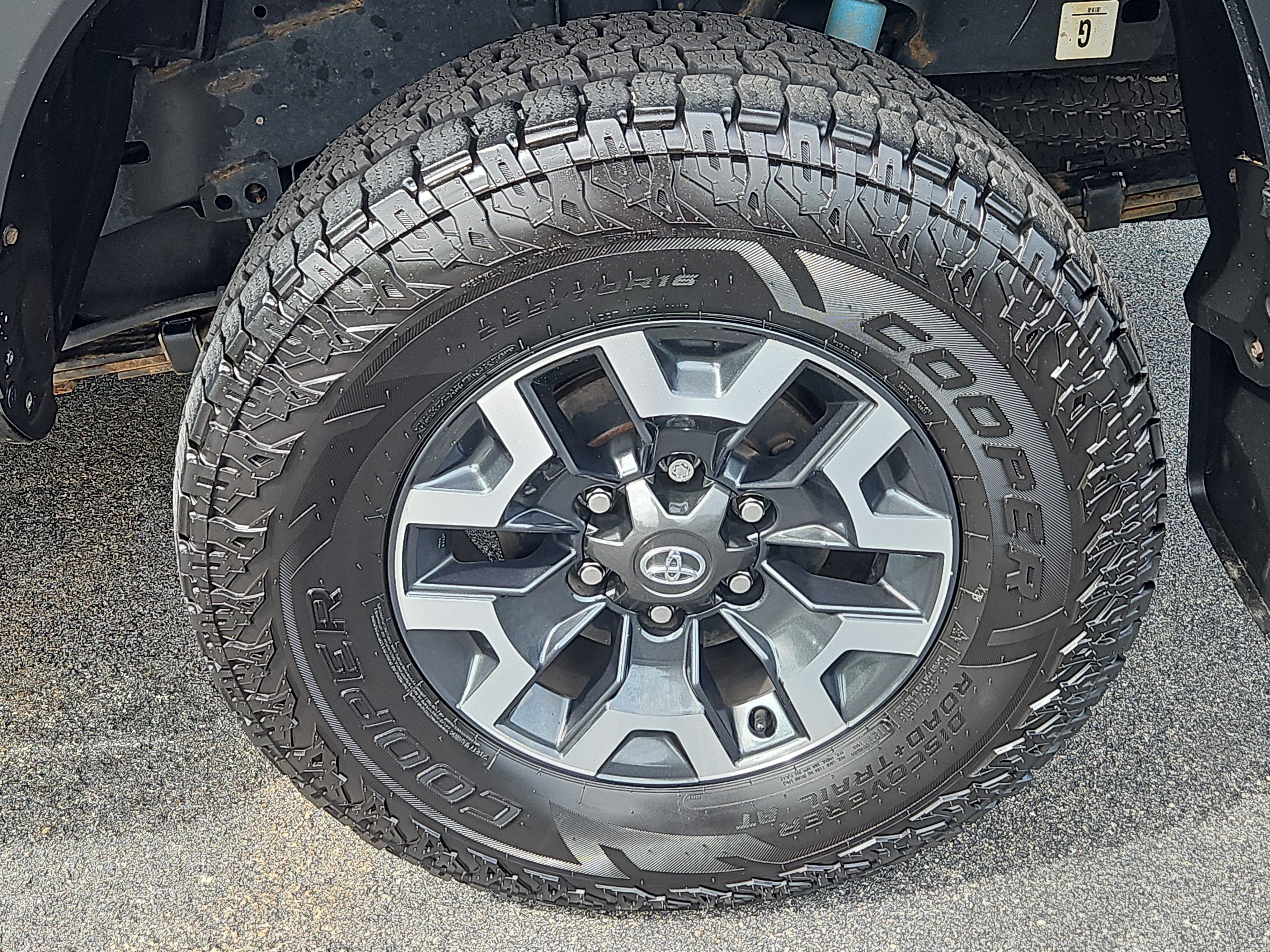 Used 2022 Toyota Tacoma TRD Off-Road AWD/4WD image 23