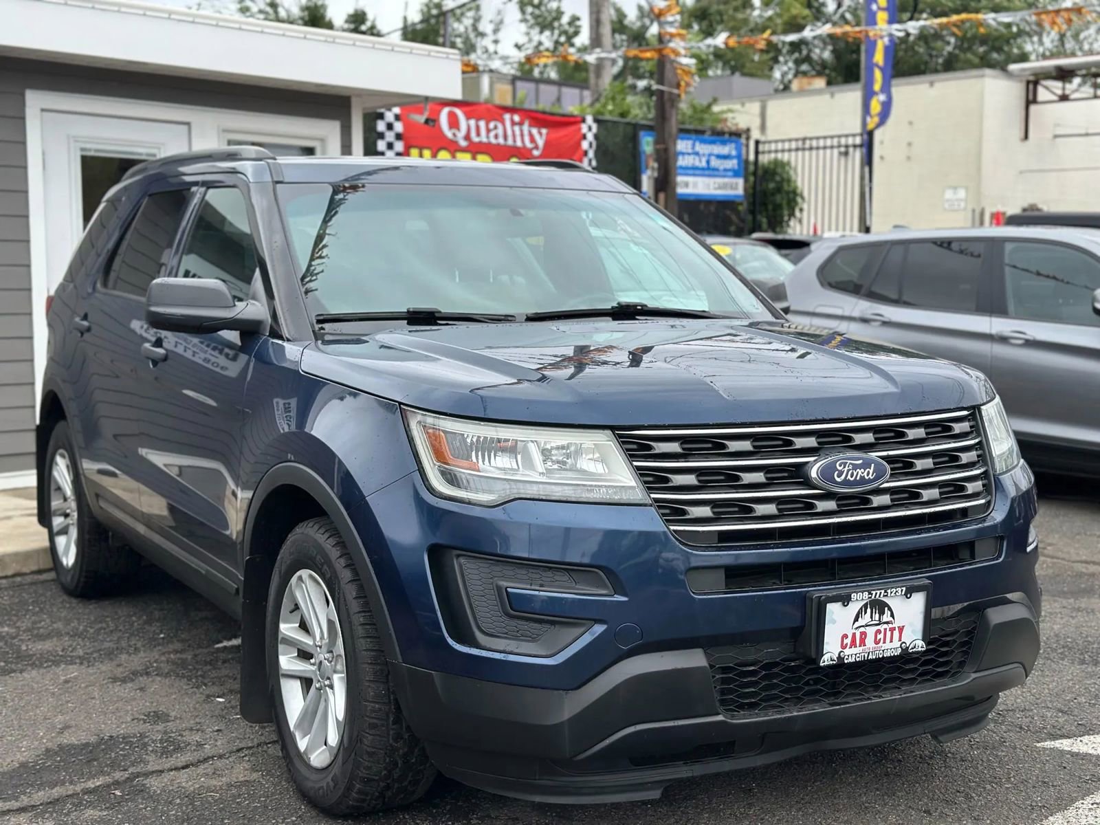 Used 2017 Ford Explorer 4WD image 3