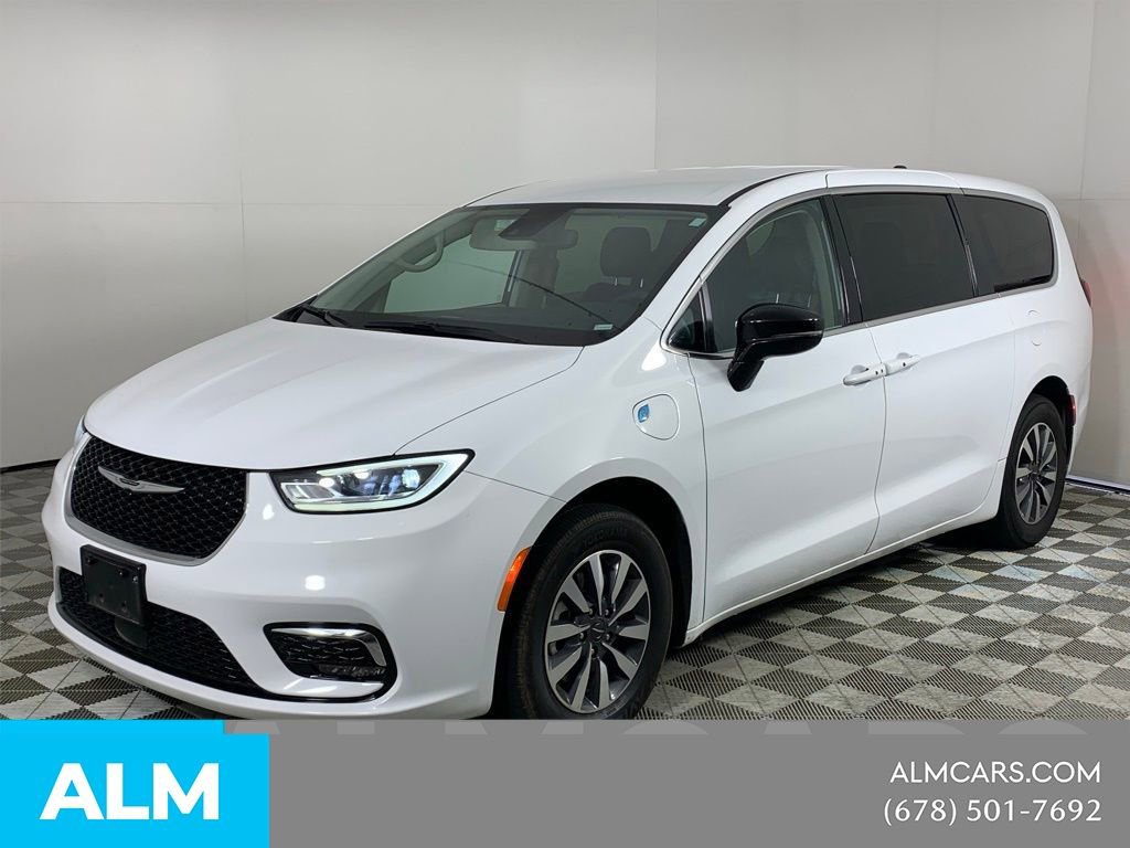 Used 2024 Chrysler Pacifica Select image 5