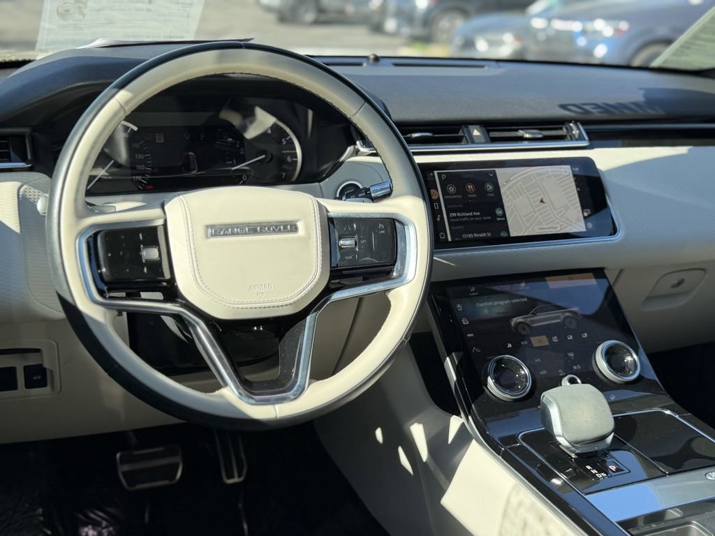 Used 2022 Land Rover Range Rover Velar R-Dynamic S image 29