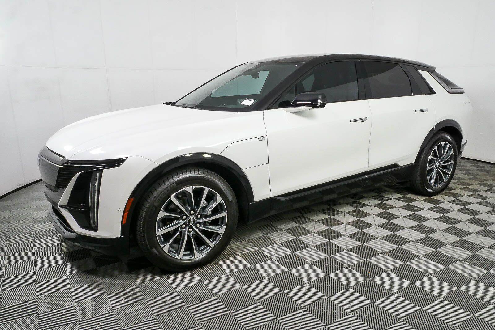 Used 2024 Cadillac Lyriq Luxury AWD/4WD image 27