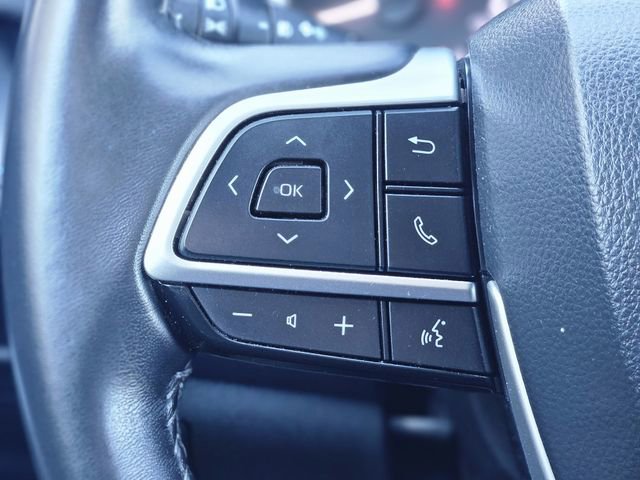 Used 2024 Toyota Highlander LE image 17