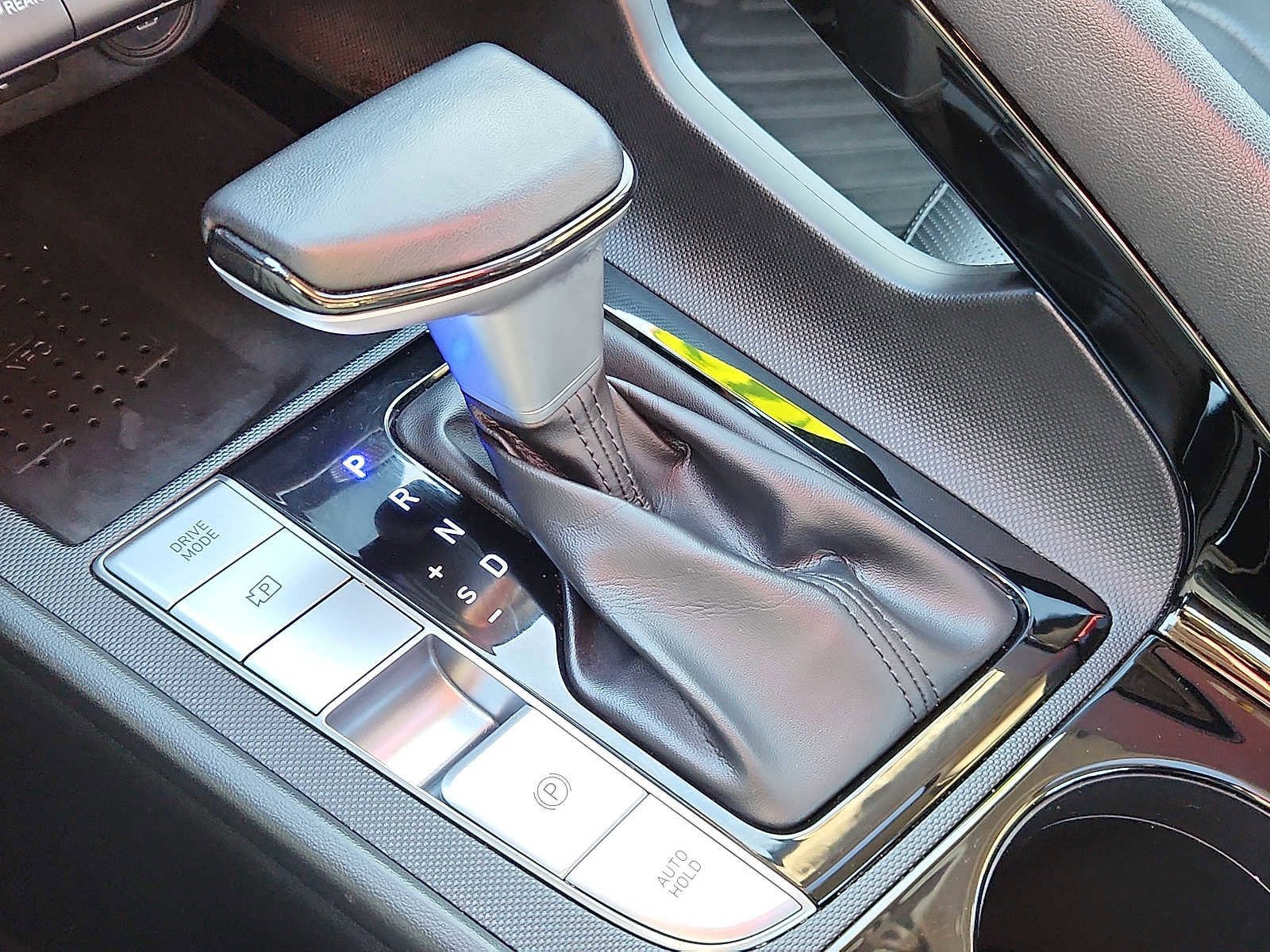 Used 2023 Hyundai Elantra Limited image 14