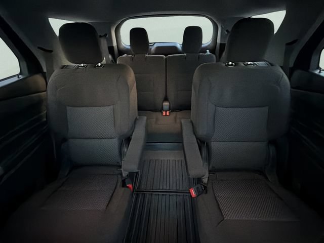 Used 2023 Ford Explorer XLT AWD/4WD image 17
