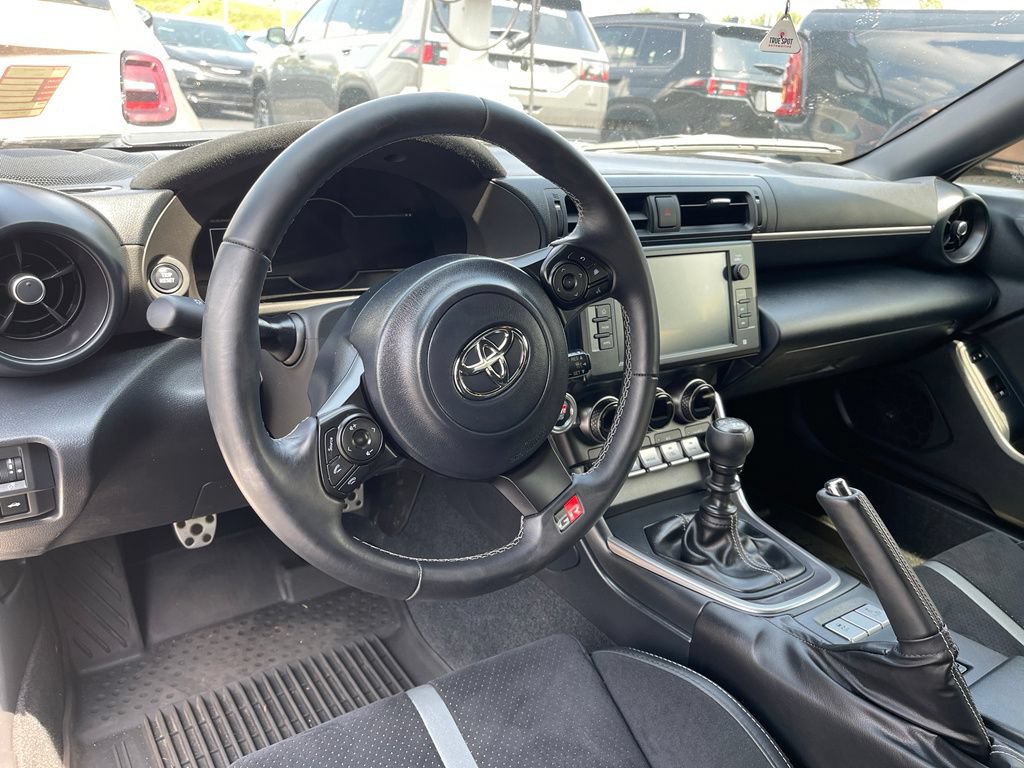 Used 2025 Toyota GR86 Premium w/ ALL Weather Mat Package (TMS) RWD image 13