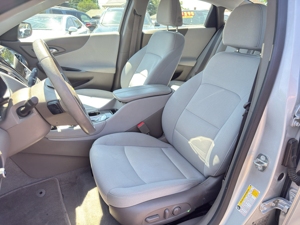 Used 2018 Chevrolet Malibu LT FWD image 14