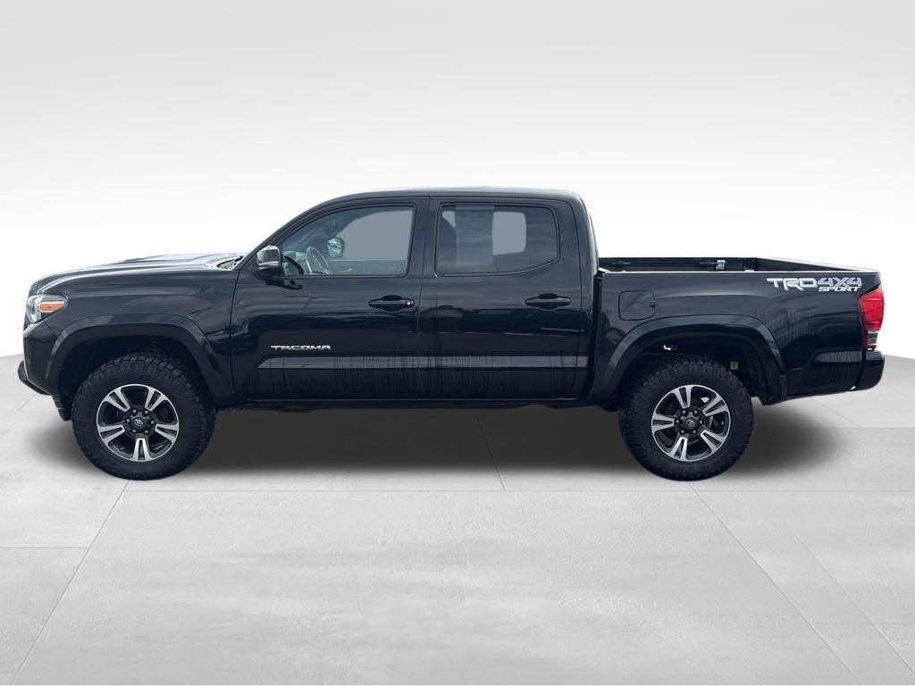 Used 2016 Toyota Tacoma TRD Sport w/ Towing Package image 10